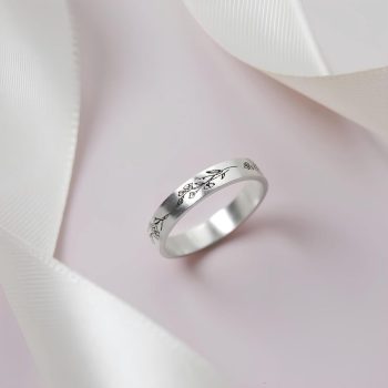 Personalized Birth Flower Ring – Engraved Stainless Steel Family Keepsake